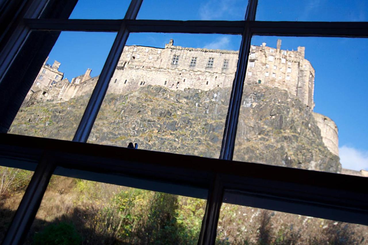 Joivy Unique Old Town Stay Under Edinburgh Castle Esterno foto