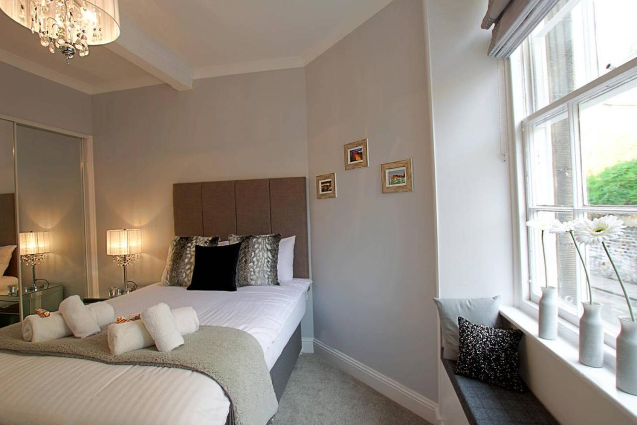 Joivy Unique Old Town Stay Under Edinburgh Castle Esterno foto