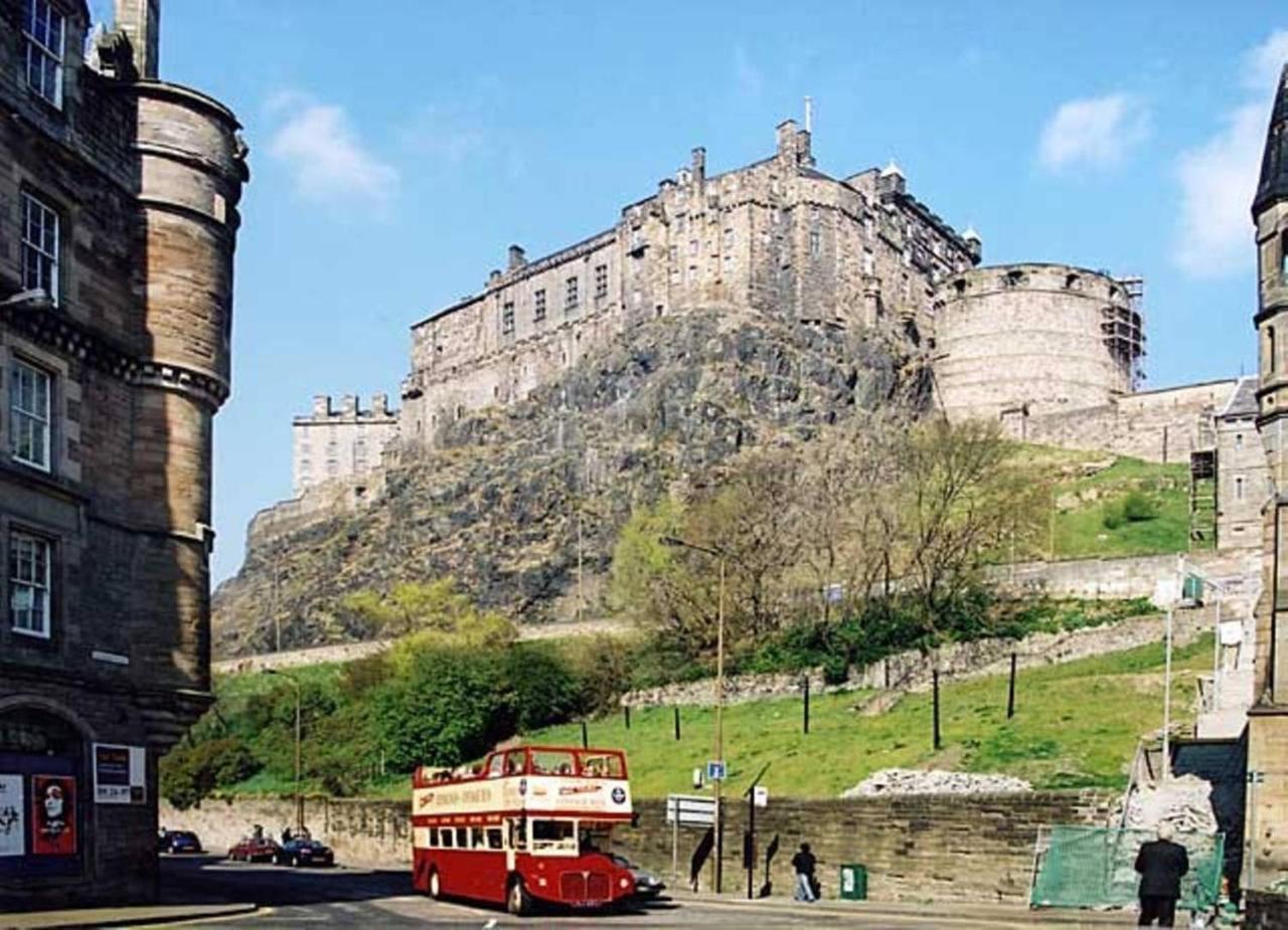 Joivy Unique Old Town Stay Under Edinburgh Castle Esterno foto