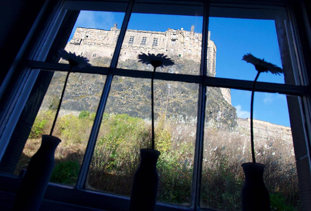 Joivy Unique Old Town Stay Under Edinburgh Castle Esterno foto